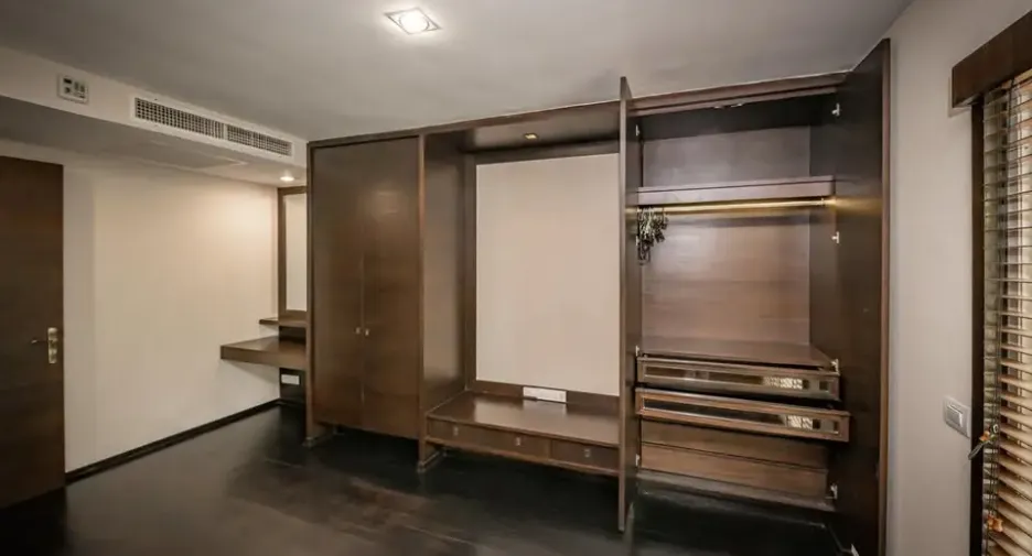 For sale 2 bedrooms condo in Khlong Toei, Bangkok