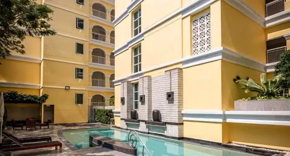 For sale 2 bedrooms condo in Khlong Toei, Bangkok