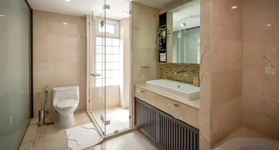 For sale 2 bedrooms condo in Khlong Toei, Bangkok