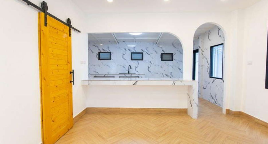 For sale 4 bed office in Huai Khwang, Bangkok