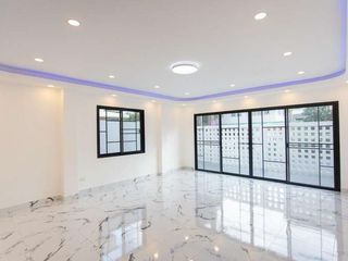 For sale 4 bed office in Huai Khwang, Bangkok