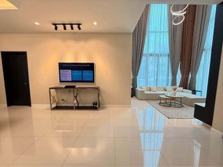 For rent 5 Beds townhouse in Lat Phrao, Bangkok