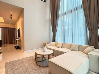 For rent 5 Beds townhouse in Lat Phrao, Bangkok