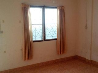 For sale 2 bed townhouse in Mueang Surat Thani, Surat Thani
