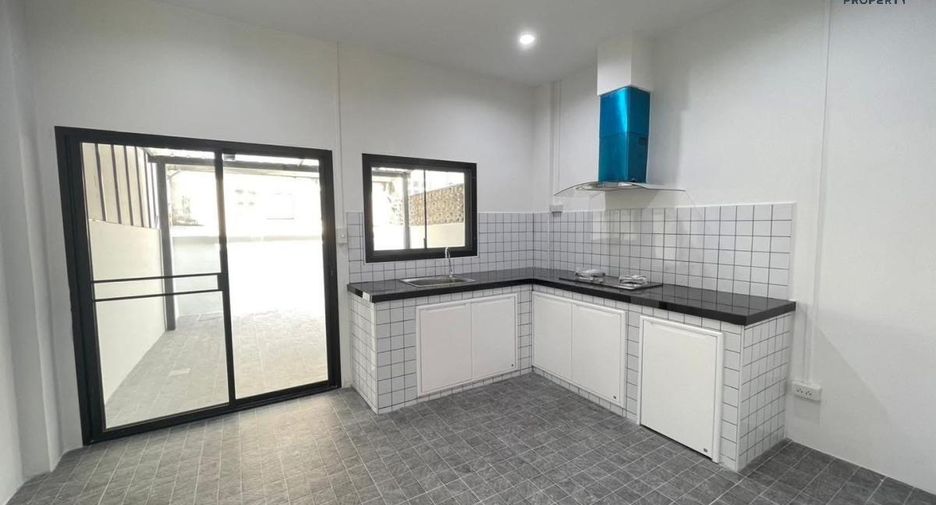 For sale 3 Beds townhouse in Lam Luk Ka, Pathum Thani