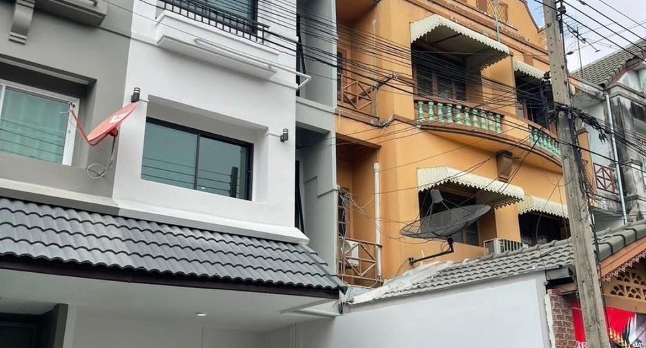 For sale 3 Beds townhouse in Lam Luk Ka, Pathum Thani