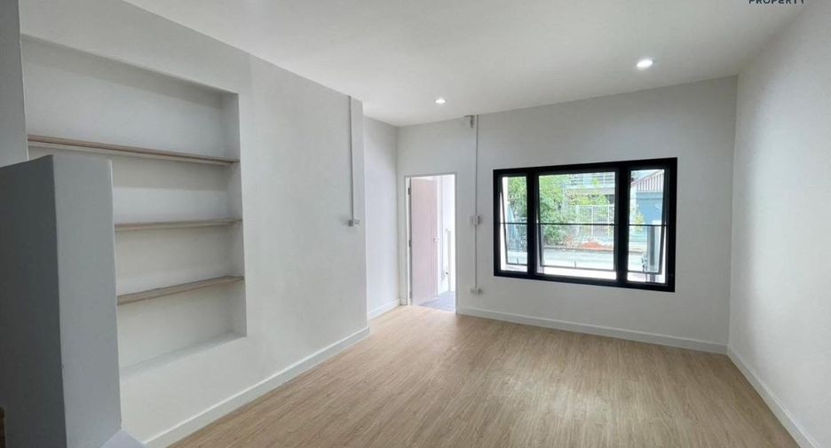 For sale 3 Beds townhouse in Lam Luk Ka, Pathum Thani