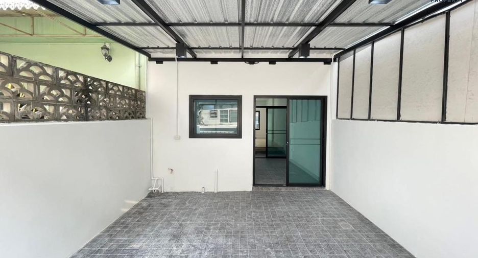 For sale 3 Beds townhouse in Lam Luk Ka, Pathum Thani