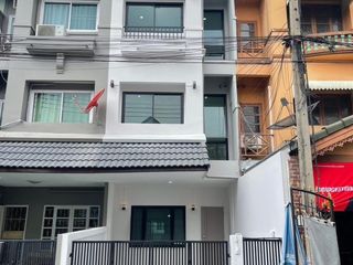 For sale 3 Beds townhouse in Lam Luk Ka, Pathum Thani