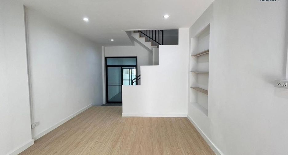 For sale 3 Beds townhouse in Lam Luk Ka, Pathum Thani