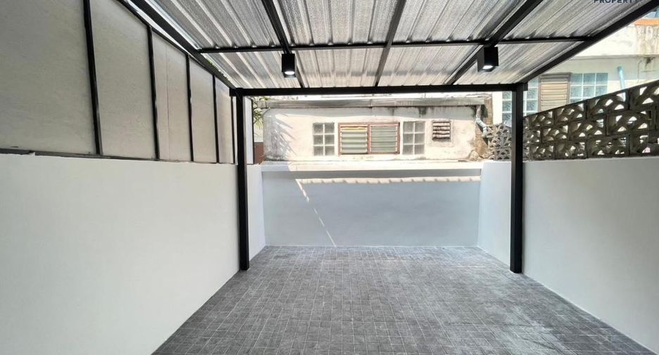 For sale 3 Beds townhouse in Lam Luk Ka, Pathum Thani