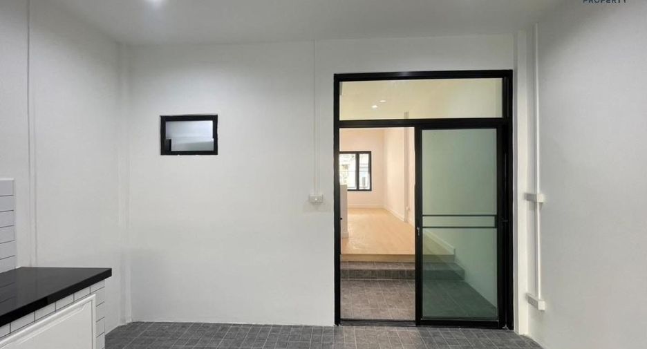 For sale 3 Beds townhouse in Lam Luk Ka, Pathum Thani