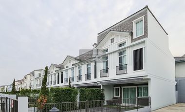 À louer 3 chambres maison de ville à Prawet, Bangkok