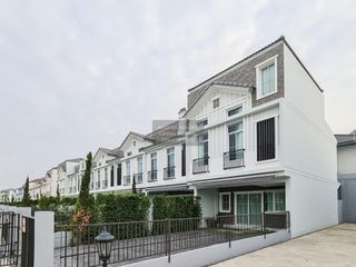 Casa adosada en alquiler de 3 habitaciones en Prawet, Bangkok