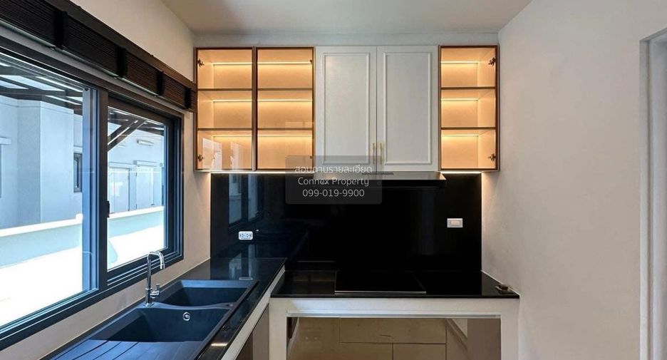 Casa en alquiler de 4 habitaciones en Bang Phli, Samut Prakan
