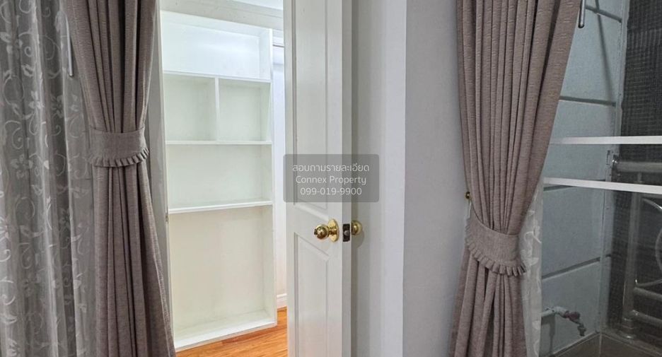 For rent 2 bedrooms condo in Pathum Wan, Bangkok