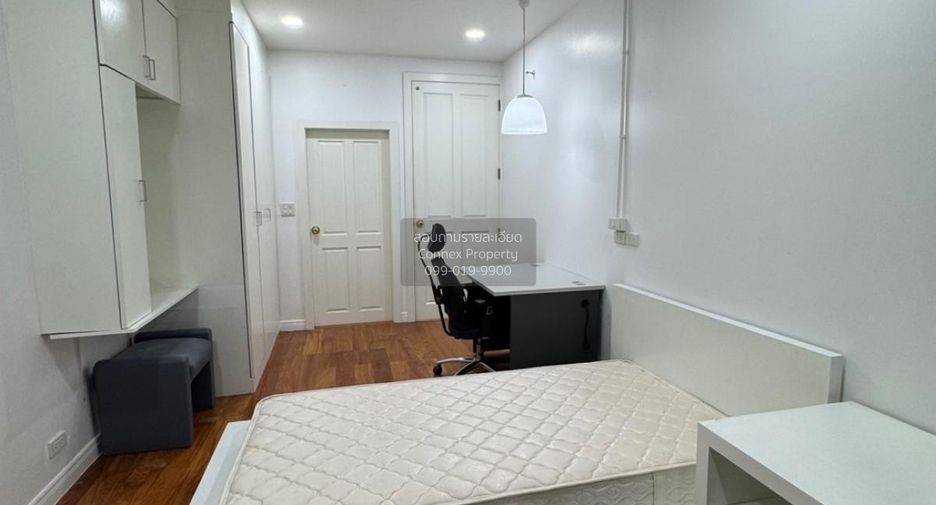 For rent 2 bedrooms condo in Pathum Wan, Bangkok