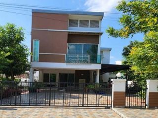 Аренда 3 спальни дом в Лат Крабанг, Бангкок