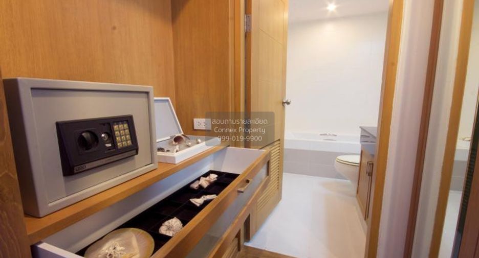 For rent 2 bedrooms apartment in Khlong Toei, Bangkok