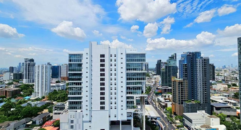 For rent 2 bedrooms condo in Watthana, Bangkok
