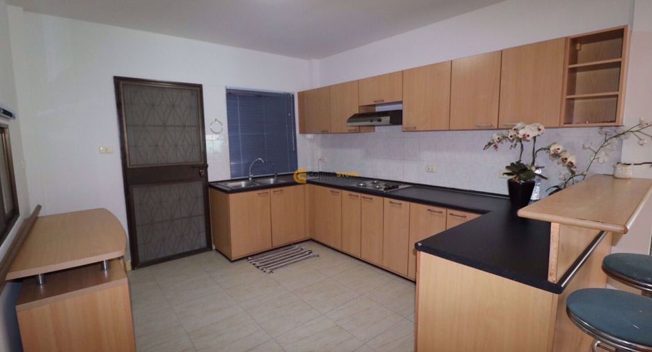 Casa en alquiler y en venta de 4 habitaciones en East Pattaya, Pattaya