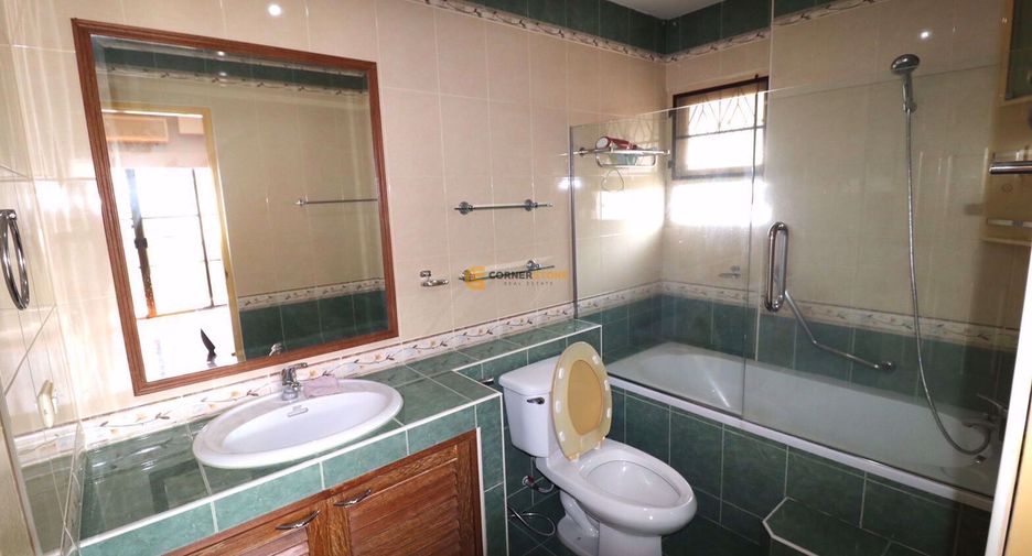 Casa en alquiler y en venta de 4 habitaciones en East Pattaya, Pattaya