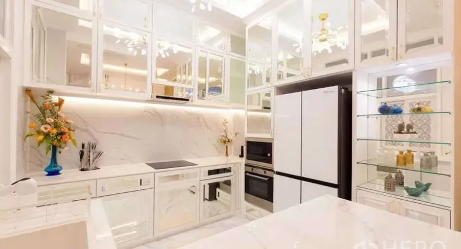 For rent 4 bedrooms townhouse in Bang Kapi, Bangkok