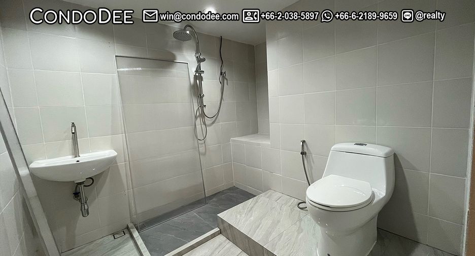 For sale 2 bedrooms condo in Khlong Toei, Bangkok