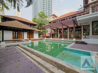 For rent 5 Beds house in Khlong Toei, Bangkok