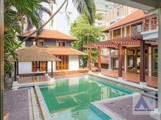 For rent 5 Beds house in Khlong Toei, Bangkok