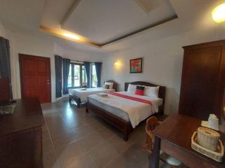 For sale 11 bed hotel in Pran Buri, Prachuap Khiri Khan