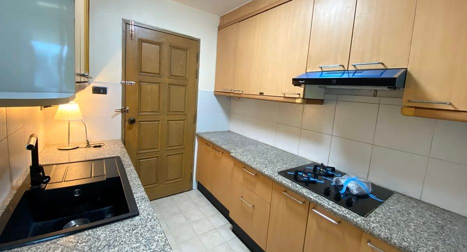For sale 3 ベッドルーム condo in Watthana, Bangkok