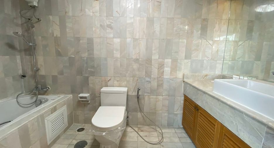 For sale 3 ベッドルーム condo in Watthana, Bangkok