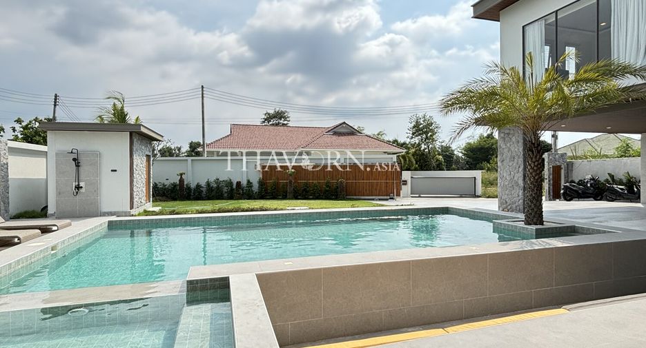 Casa en venta de 7 habitaciones en Bang Lamung, Chonburi