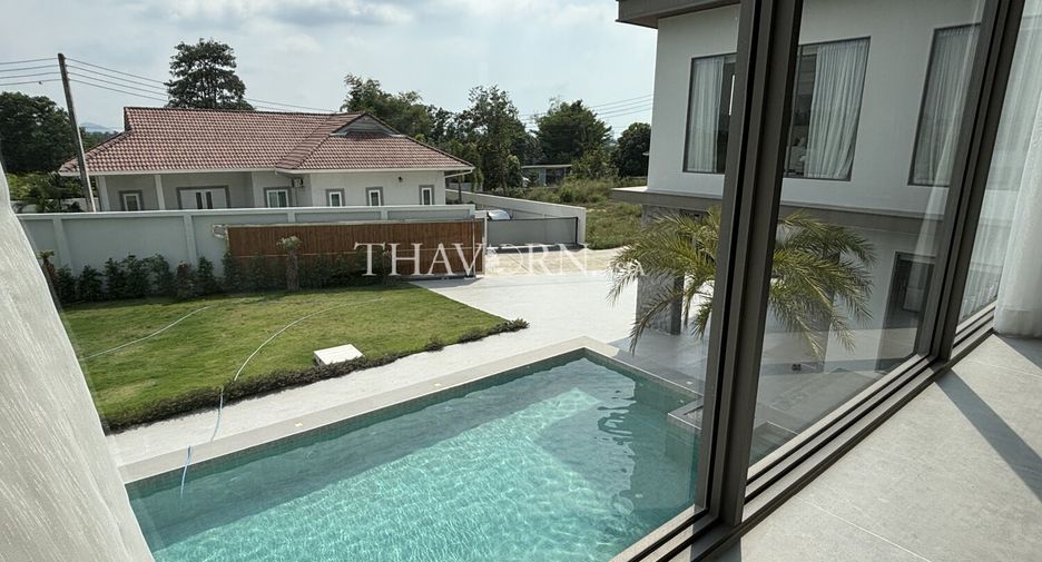 Casa en venta de 7 habitaciones en Bang Lamung, Chonburi