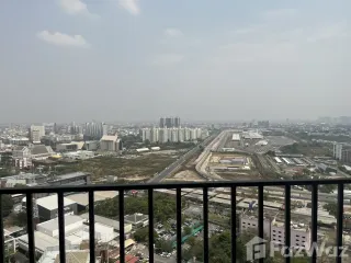 For rent 3 bed condo in Huai Khwang, Bangkok