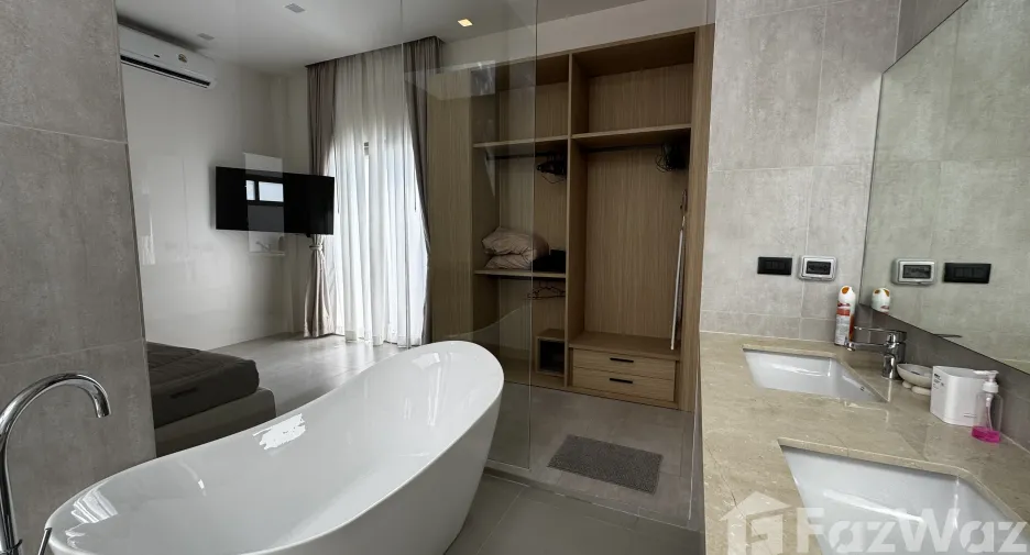 For rent 4 bed villa in Mueang Phuket, Phuket
