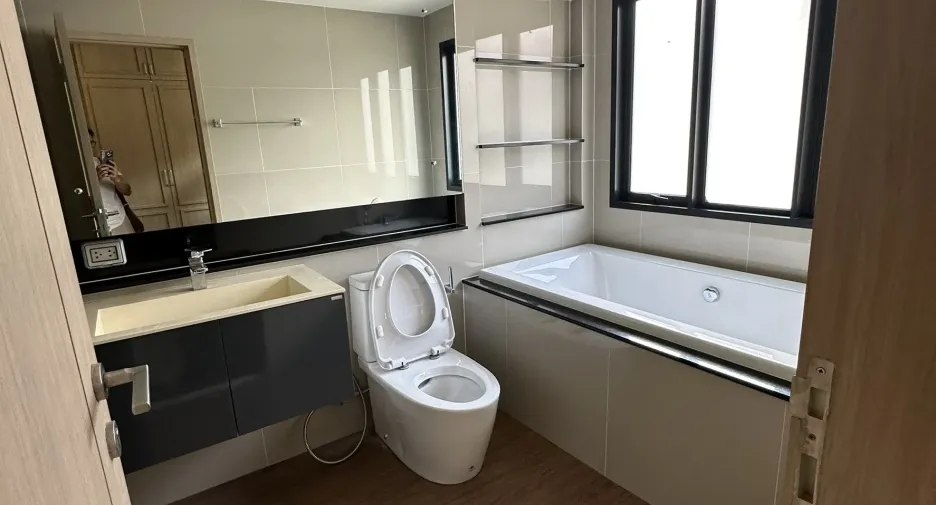 For sale 4 ベッドルーム house in Lam Luk Ka, Pathum Thani