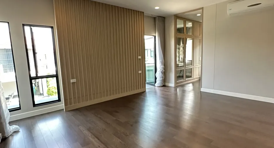 For sale 4 ベッドルーム house in Lam Luk Ka, Pathum Thani