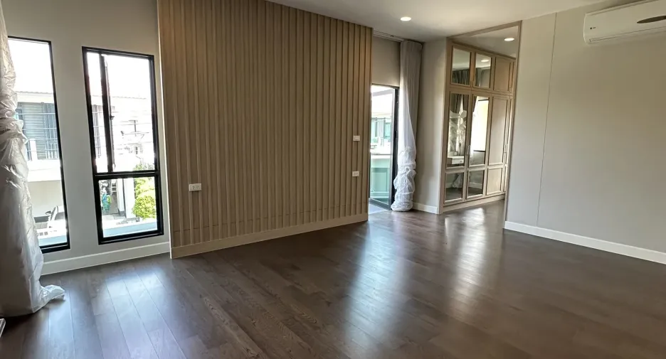For sale 4 ベッドルーム house in Lam Luk Ka, Pathum Thani