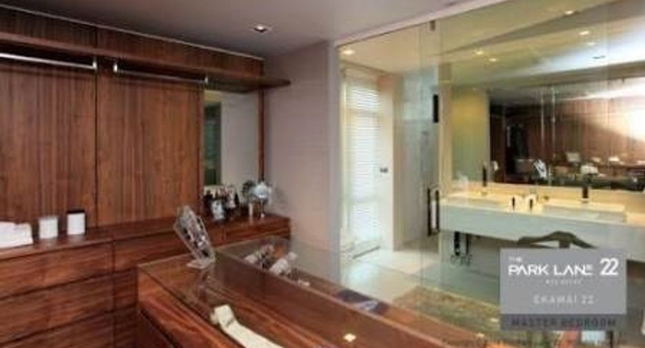 For rent 3 bedrooms house in Watthana, Bangkok