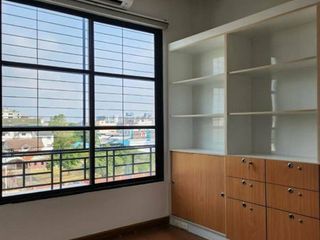 For rent 3 Beds townhouse in Wang Thonglang, Bangkok
