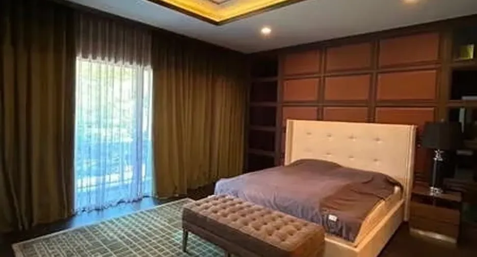 For rent 5 bedrooms house in Bang Kapi, Bangkok