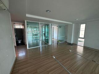 For rent 1 bed office in Phra Khanong, Bangkok