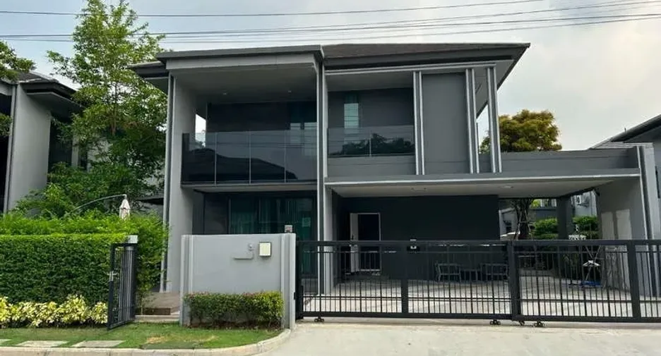 For rent 4 bedrooms house in Bang Kapi, Bangkok