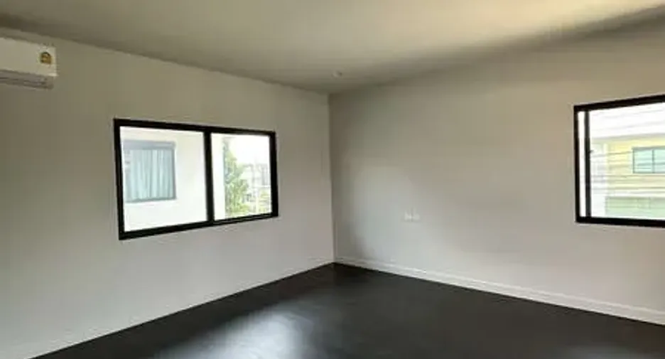 For sale 4 bedrooms house in Lam Luk Ka, Pathum Thani