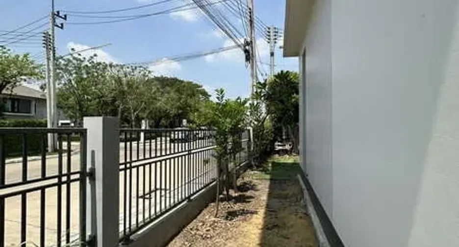 For sale 4 bedrooms house in Lam Luk Ka, Pathum Thani