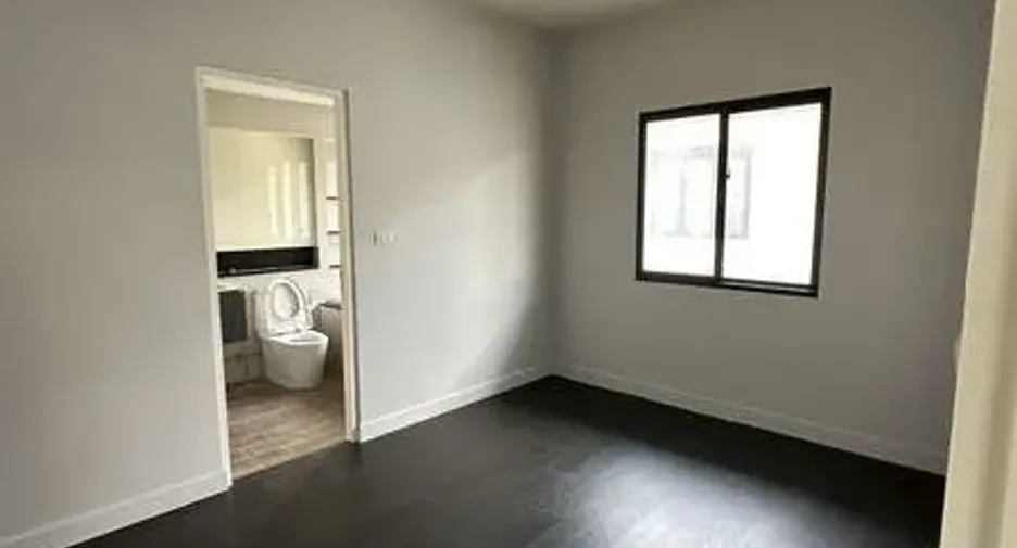 For sale 4 bedrooms house in Lam Luk Ka, Pathum Thani