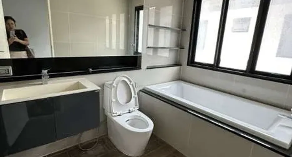 For sale 4 bedrooms house in Lam Luk Ka, Pathum Thani