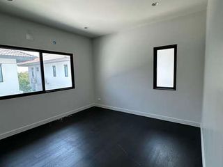 For sale 4 Beds house in Lam Luk Ka, Pathum Thani